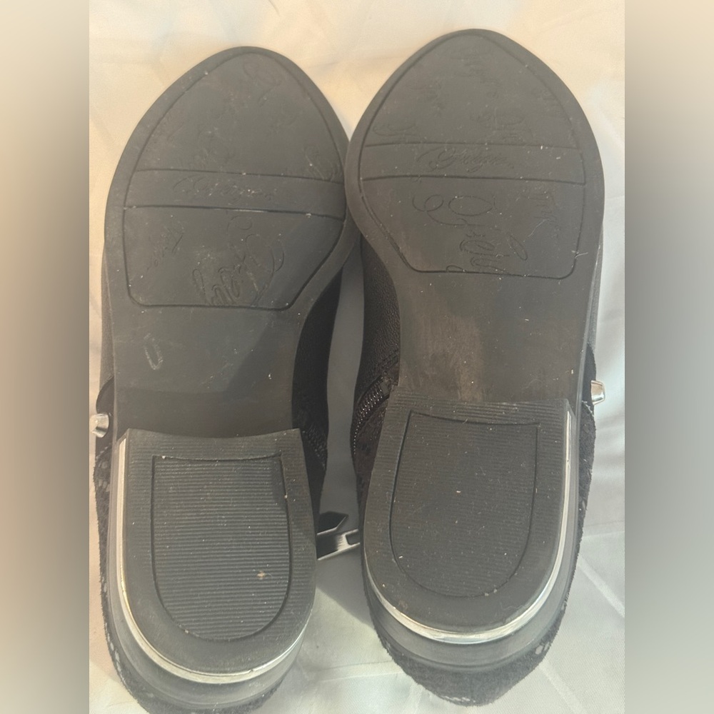 Fergie Black Western Low Boot/Shoes Size 8 W/ silver embellistments - Picture 5 of 7